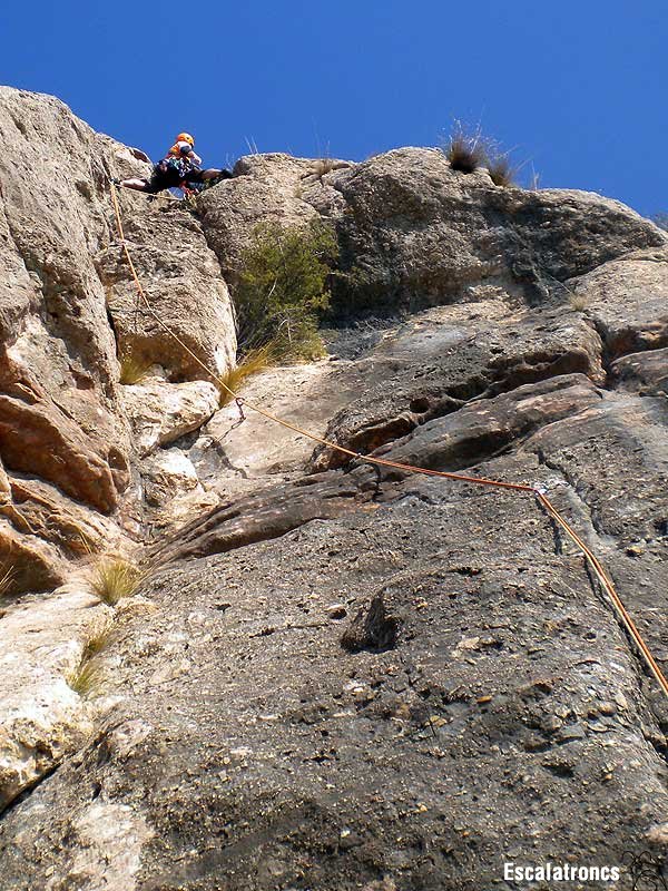 Bonica primera tirada de la via Mil·lennium al Serrat dels Monjos